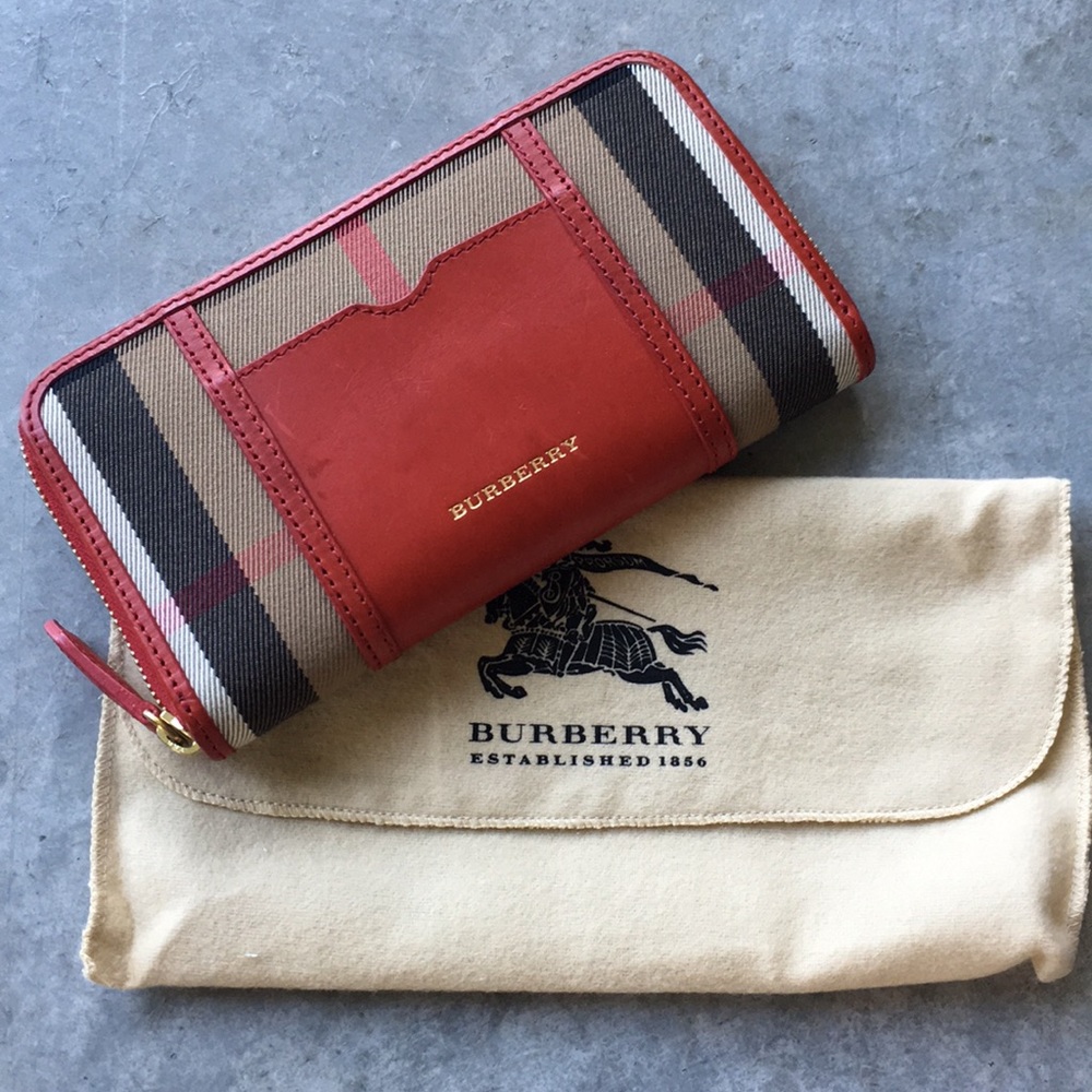 Authentic Burberry Large Ziggy Wallet